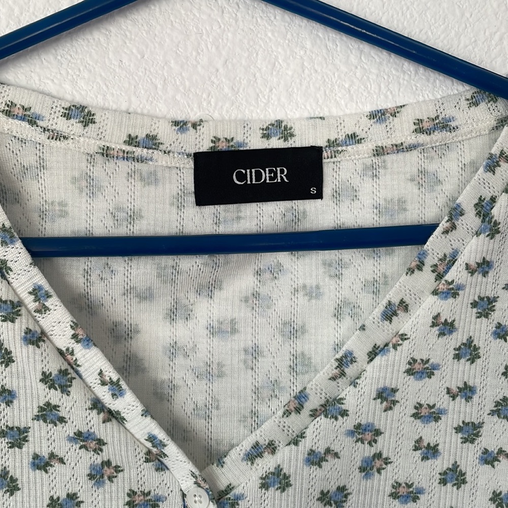 Adorable Cider Floral Pattern Long Sleeve Crop, Small - Picture 3 of 9